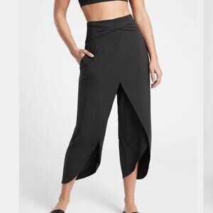 Athleta Black Wrap Capris